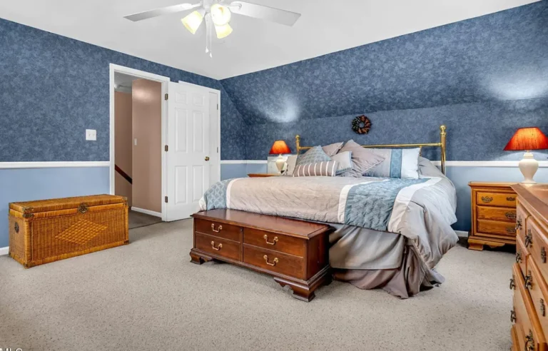 Nice bedroom staged by StageIt US
